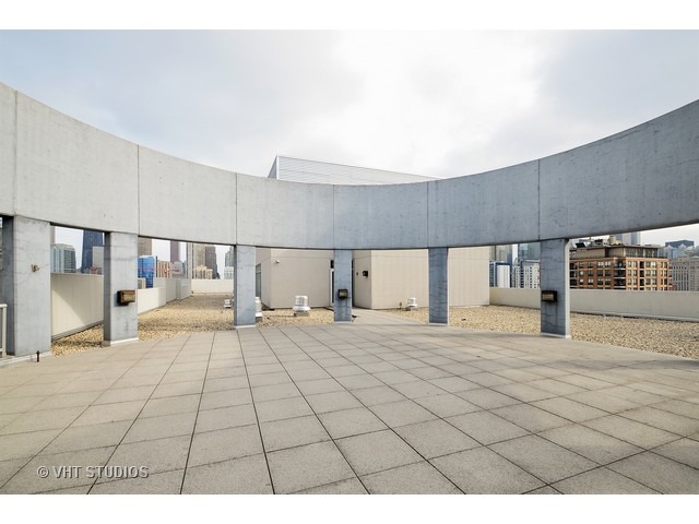 421 West Huron Street, Unit 702 Chicago, IL 60654 - Photo 9 of 10