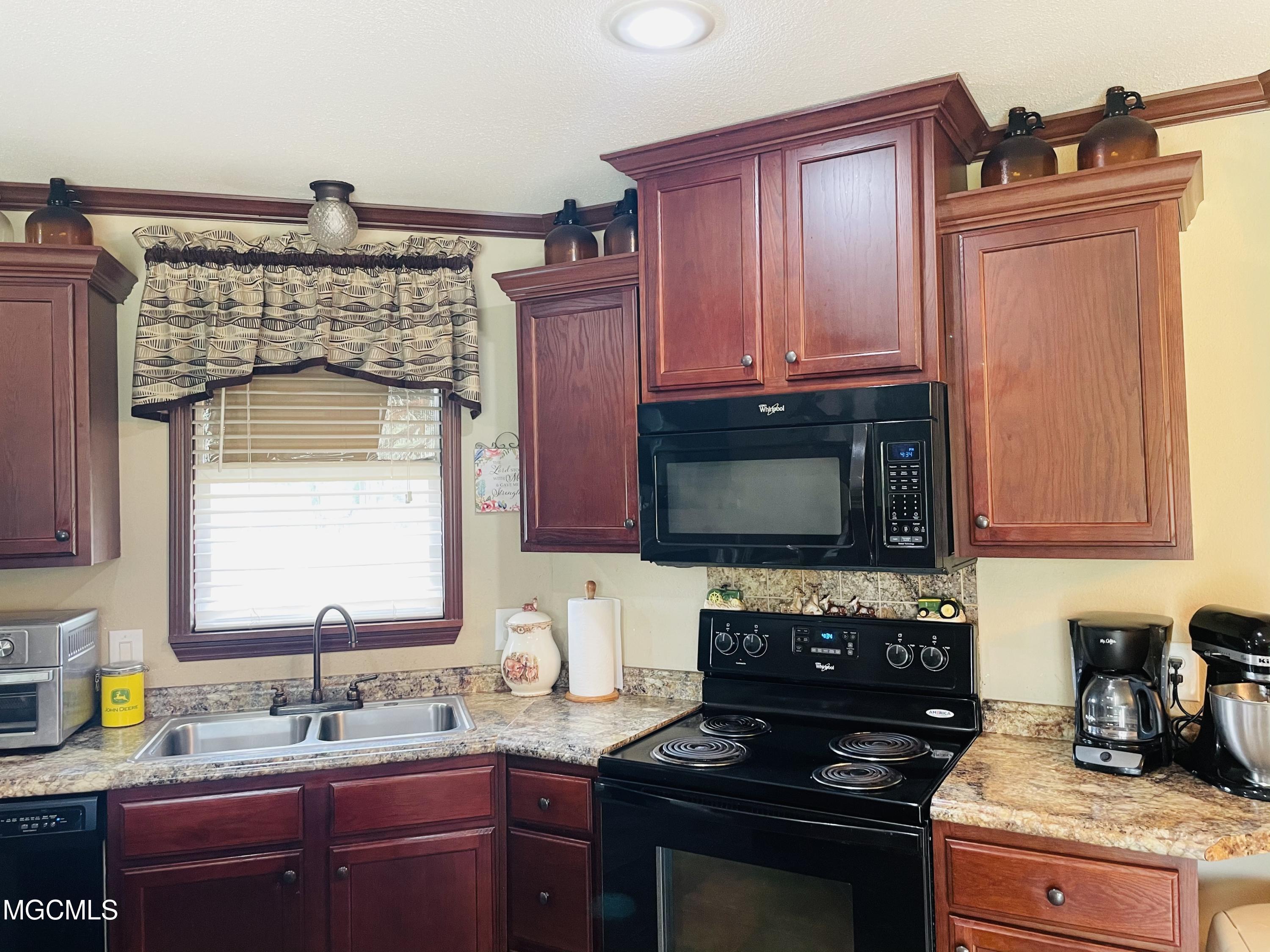 6080 Hans Road Moss Point, MS 39562 - Photo 5 of 24 AC2140C5-ABBE-482F-B5DB-C7F29ED38148