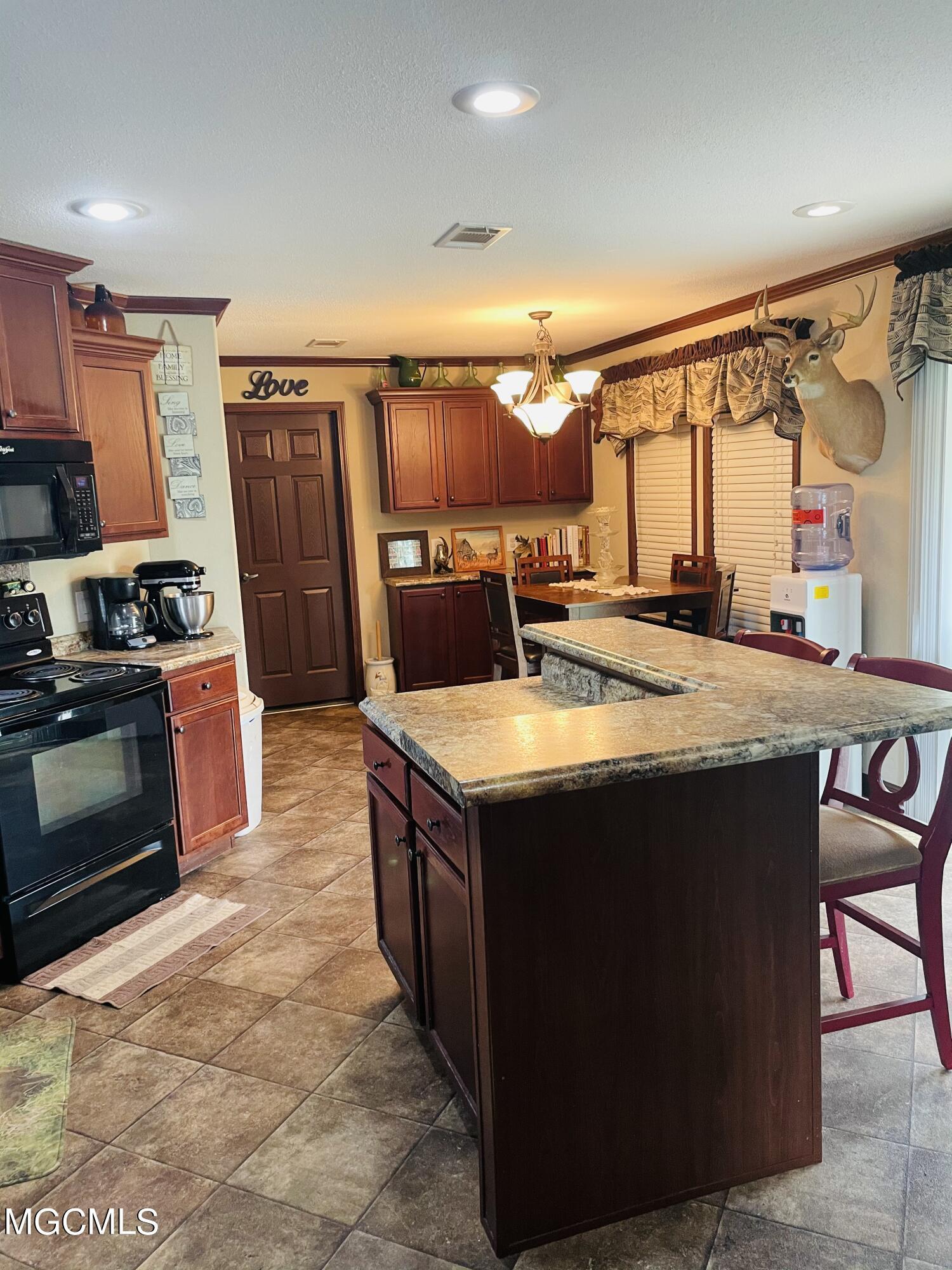 6080 Hans Road Moss Point, MS 39562 - Photo 7 of 24 C878CF37-49C8-4FEE-948A-BD316078F2F8