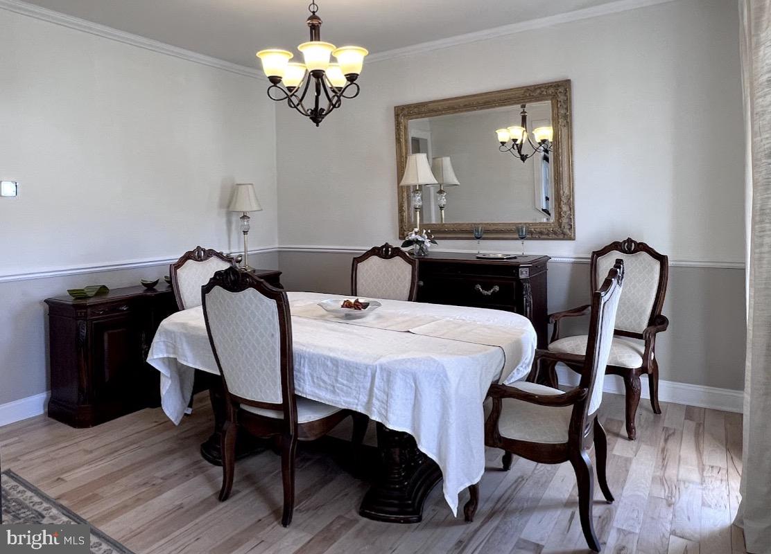 383 El Vista Drive Hanover, PA 17331 - Photo 6 of 37 Dinning room