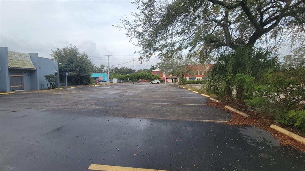 1027 9th Street West Bradenton, FL 34205 - Photo 2 of 4 a view of a street with a building in the background