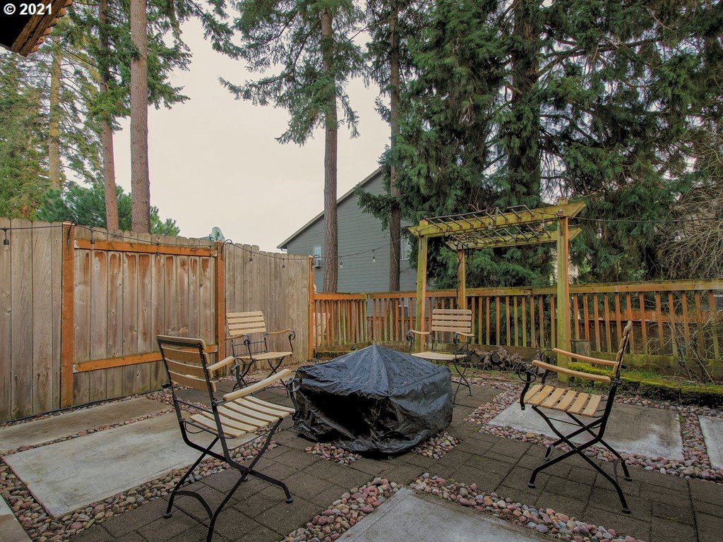 20078 Southwest Monson Street Beaverton, OR 97003 - Photo 28 of 32 a view of a chairs and table in the patio