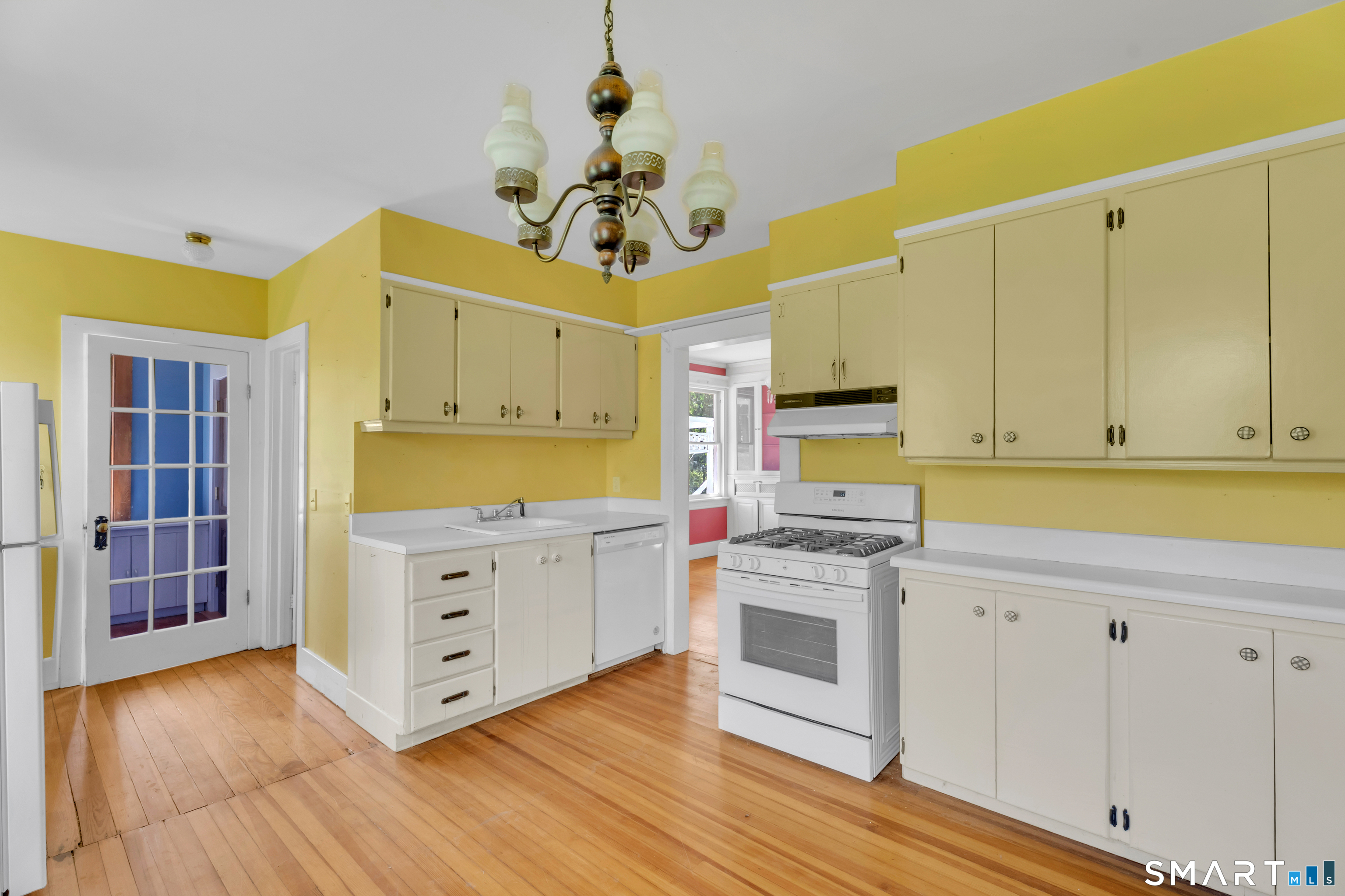 286 Daniels Farm Road Trumbull, CT 06611 - Photo 17 of 35
