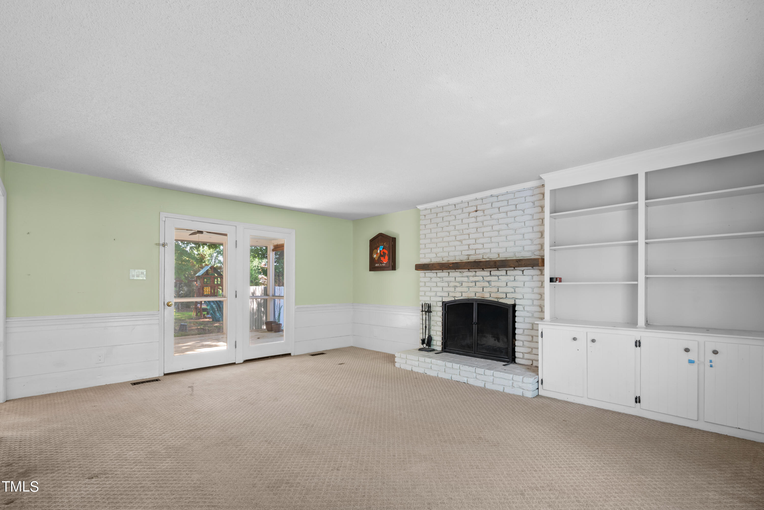 2725 Scottsdale Lane Raleigh, NC 27613 - Photo 17 of 31 Living Room