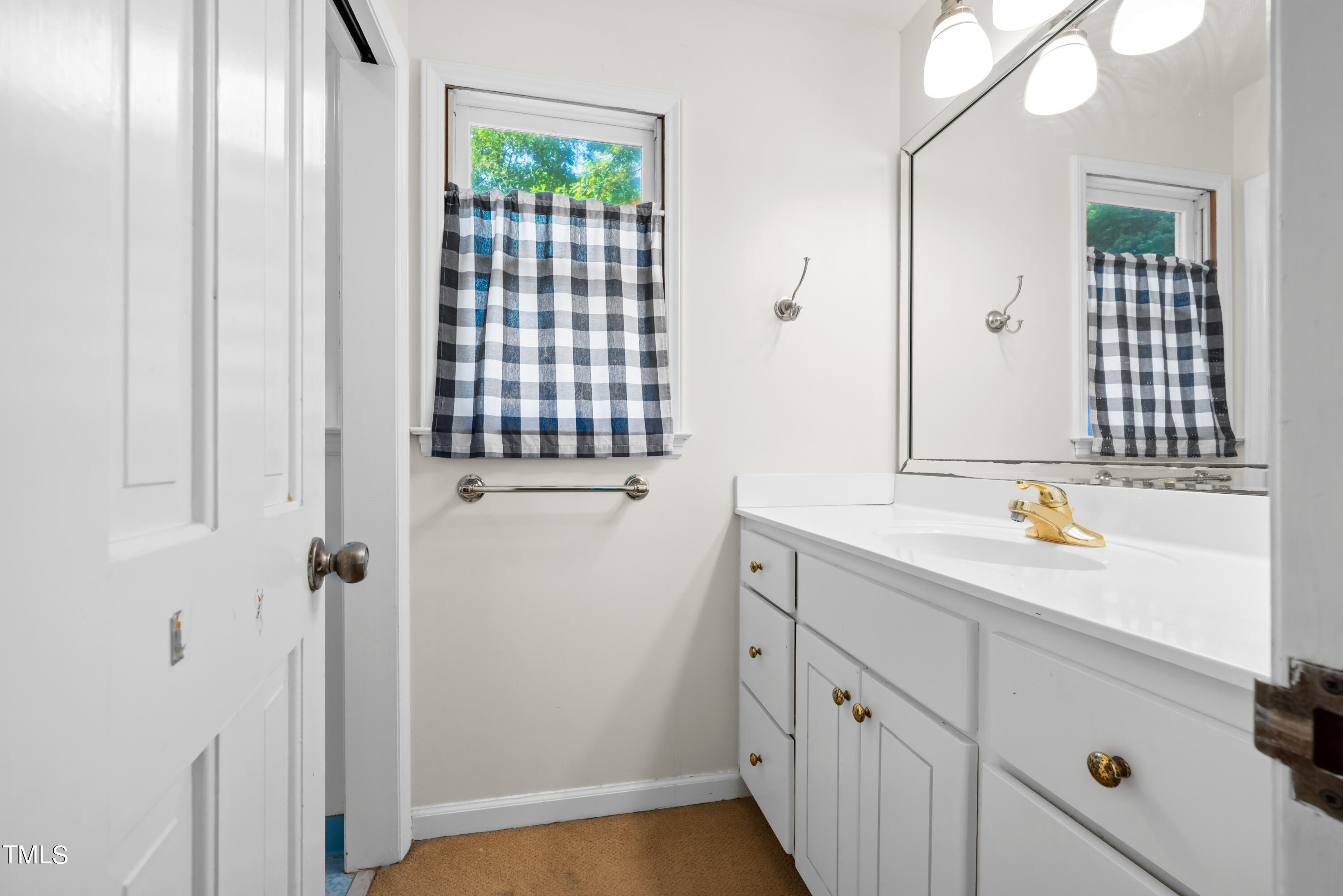 2725 Scottsdale Lane Raleigh, NC 27613 - Photo 20 of 31 Master Bath