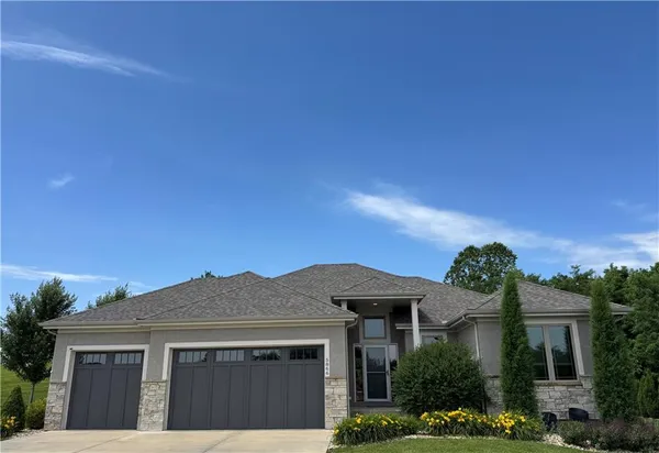 $645,000 | 5866 South National Drive, Parkville, MO 64152