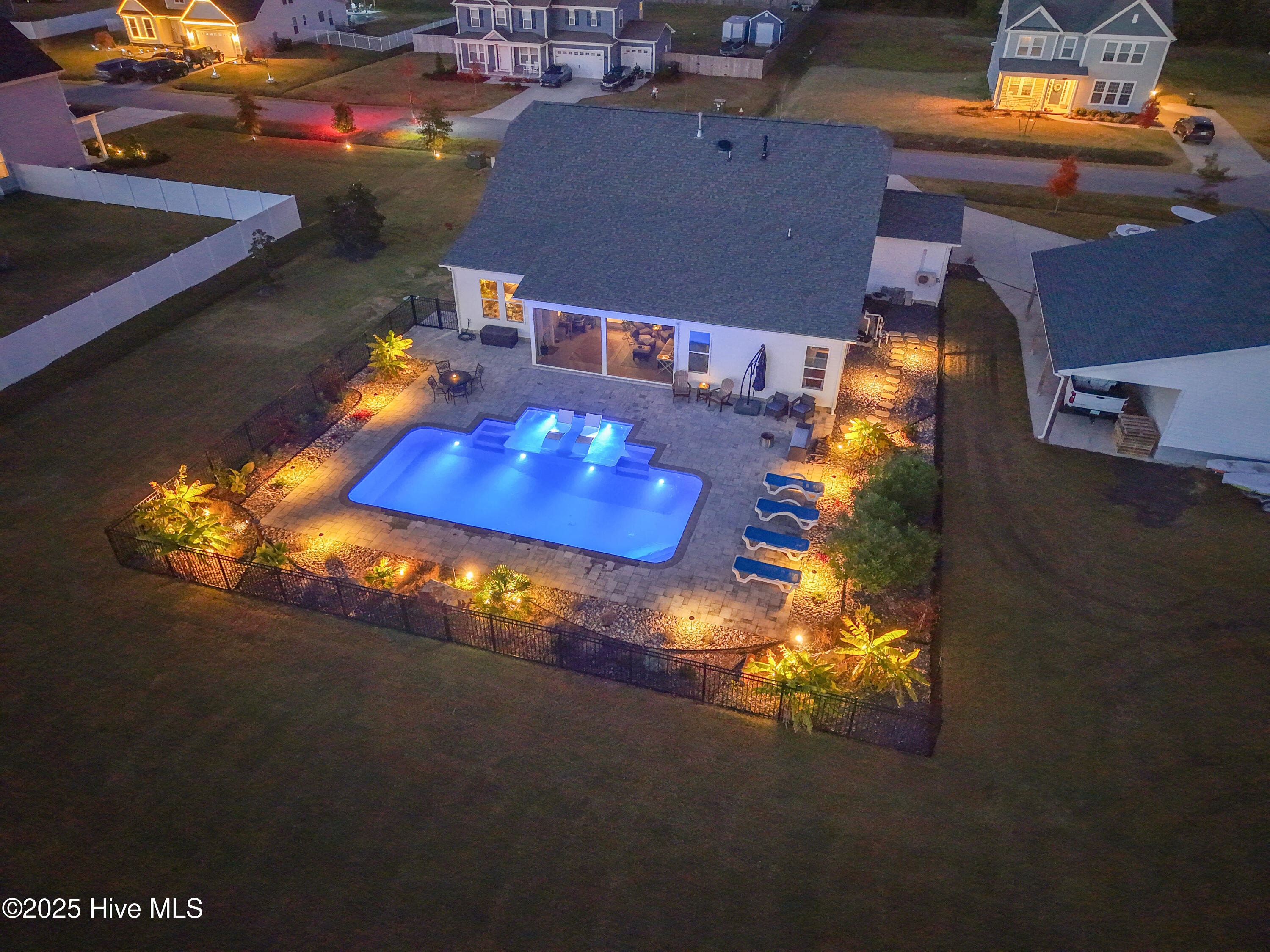 104 Briton Way Moyock, NC 27958 - Photo 9 of 50 DJI_20251106174619_0042_Dedit