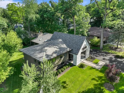 $1,795,000 | 853 Sauganash Drive, Fontana, WI 53125