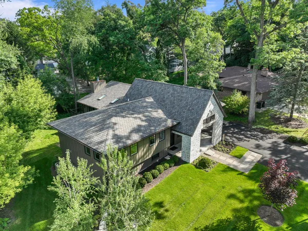 $1,795,000 | 853 Sauganash Drive, Fontana, WI 53125
