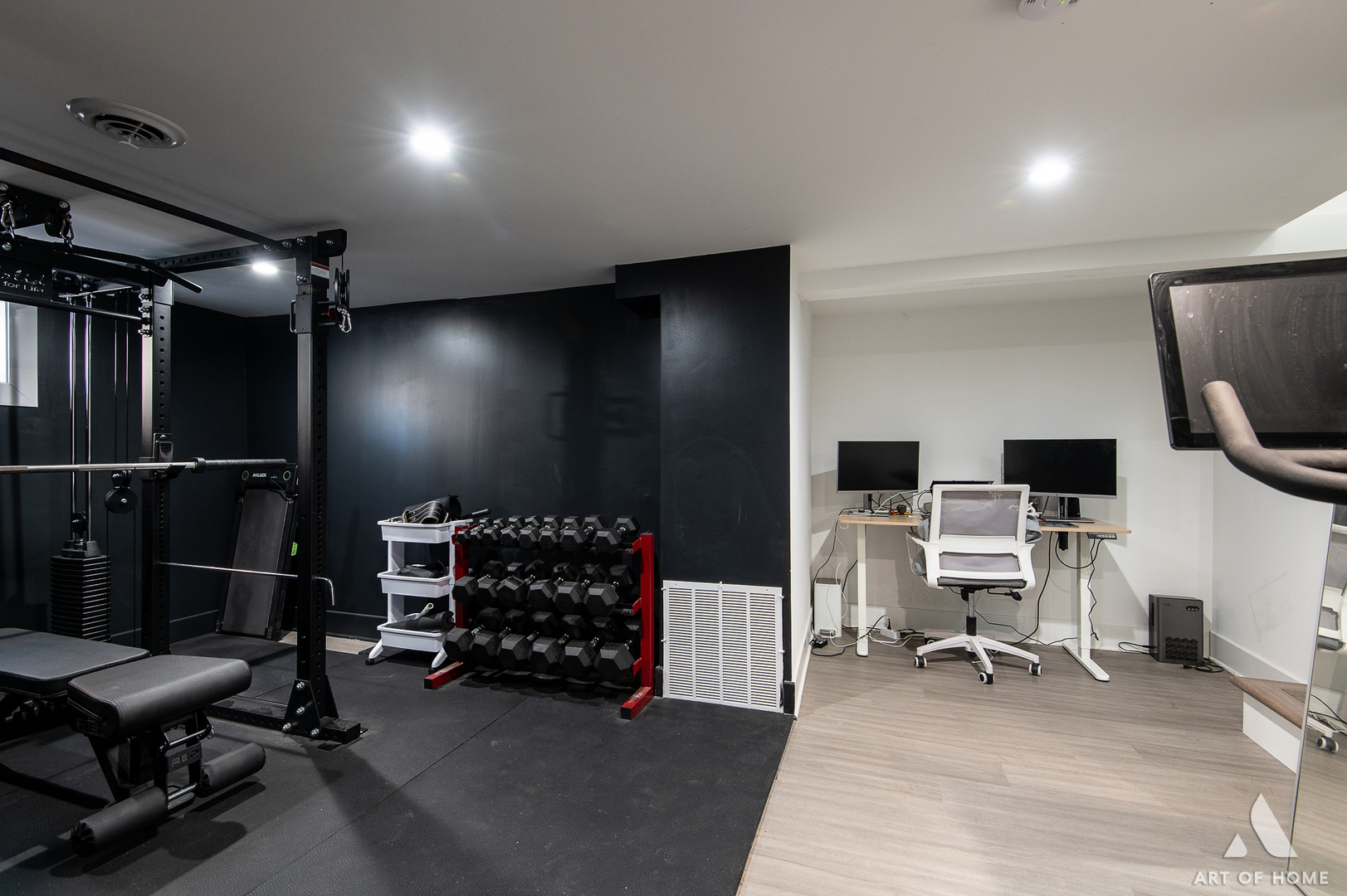 262 Lionel Road Riverside, IL 60546 - Photo 22 of 25 a room with furniture and gym equipment