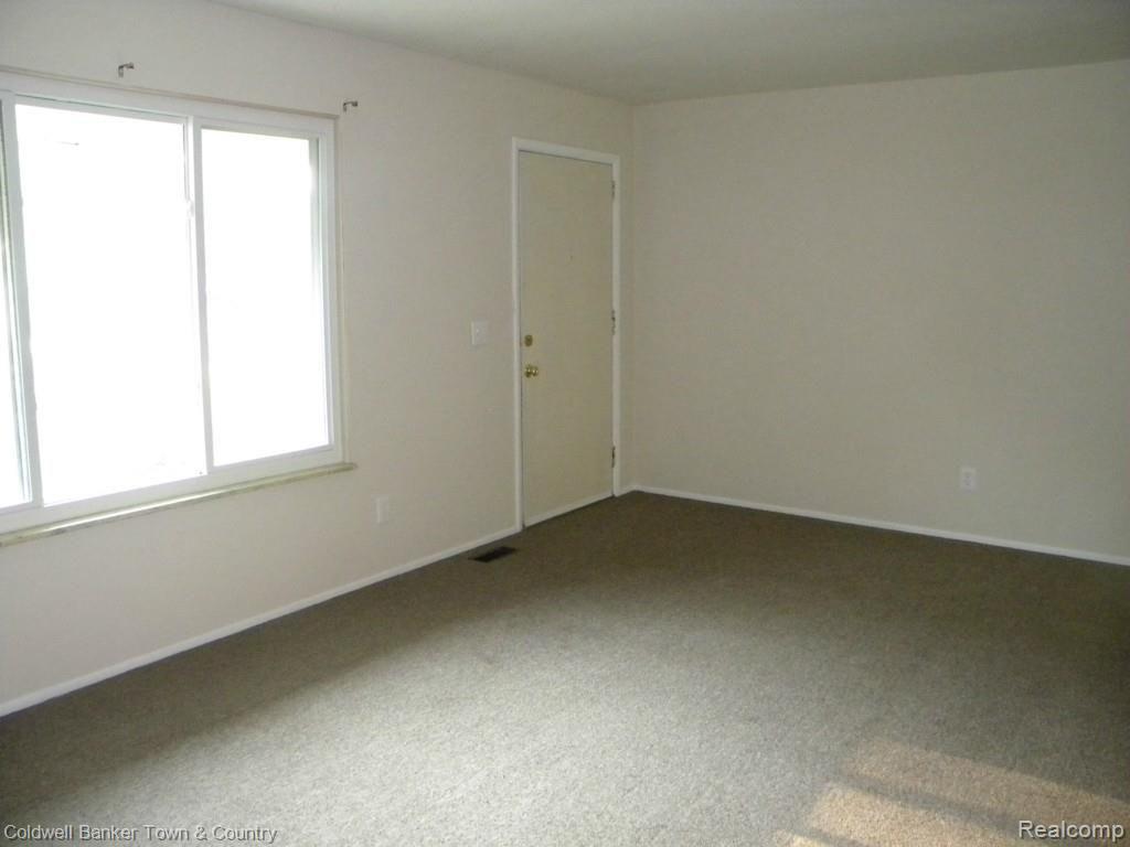 15035 Hogan Road Linden, MI 48451 - Photo 11 of 34