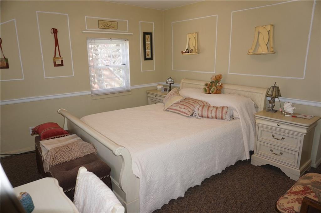 924 Roland Road Pittsburgh, PA 15221 - Photo 12 of 23 2nd bedroom