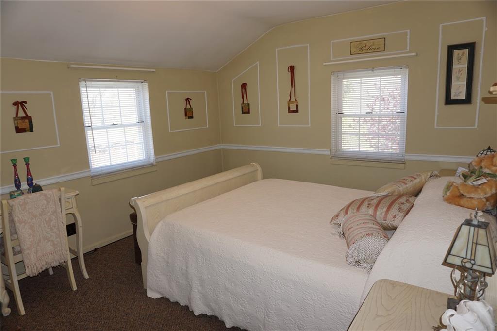 924 Roland Road Pittsburgh, PA 15221 - Photo 13 of 23 2nd bedroom
