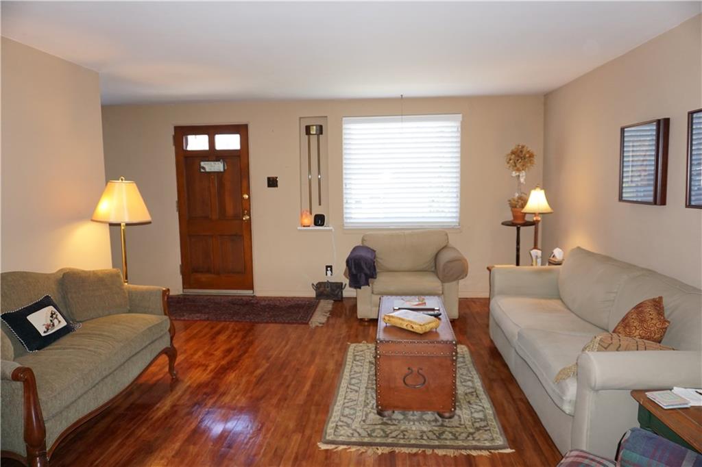 924 Roland Road Pittsburgh, PA 15221 - Photo 3 of 23 Living Room