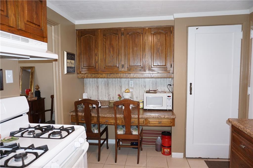 924 Roland Road Pittsburgh, PA 15221 - Photo 7 of 23 desk area in kitchen