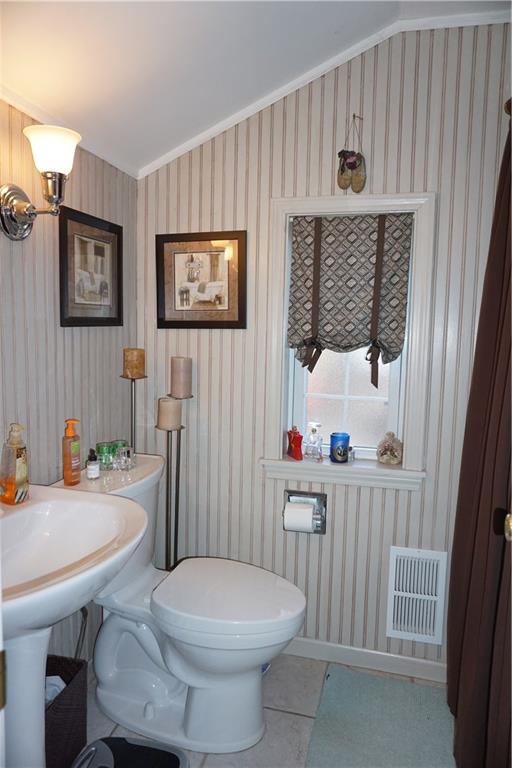 924 Roland Road Pittsburgh, PA 15221 - Photo 9 of 23 Full Bath with style