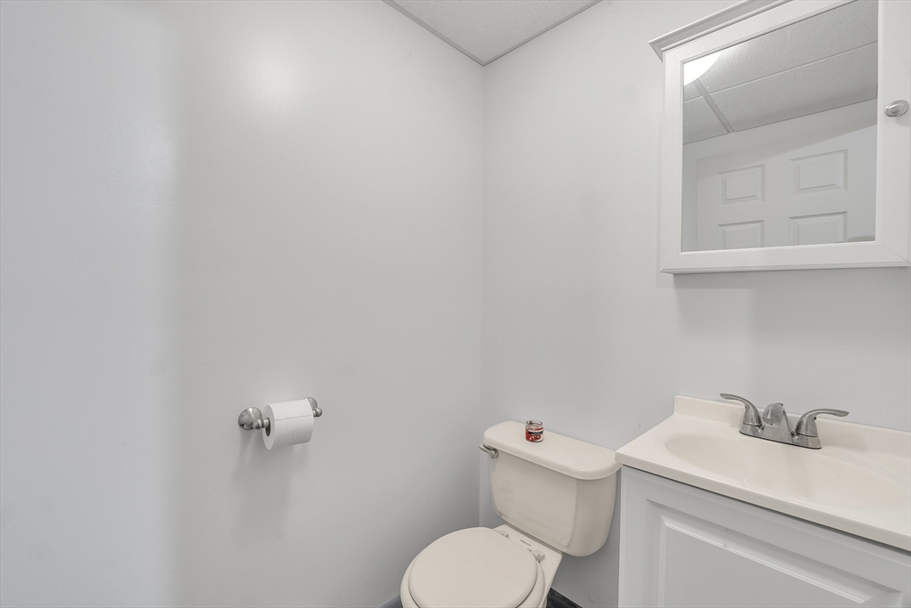 10 Vinton Road Sturbridge, MA 01566 - Photo 21 of 33