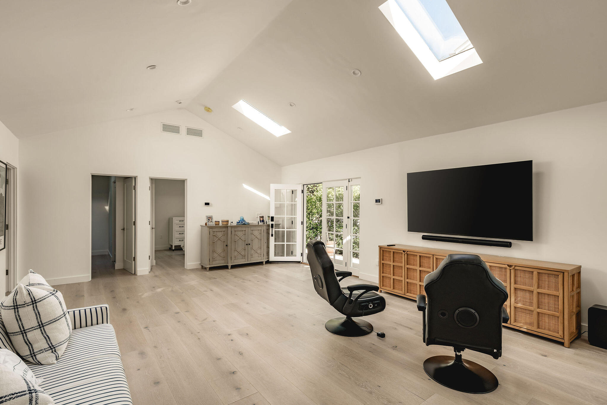 145 Butterfly Lane Montecito, CA 93108 - Photo 41 of 58 JG-145Butterefly-newinterior2-35