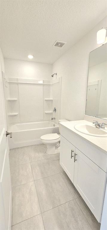 5000 Revolutionary Way St. Cloud, FL 34769 - Photo 30 of 32 a spacious bathroom with a bathtub sink and mirror