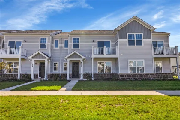 $2,650 | 4303 Chelsea Mnr Circle, Aurora, IL 60504