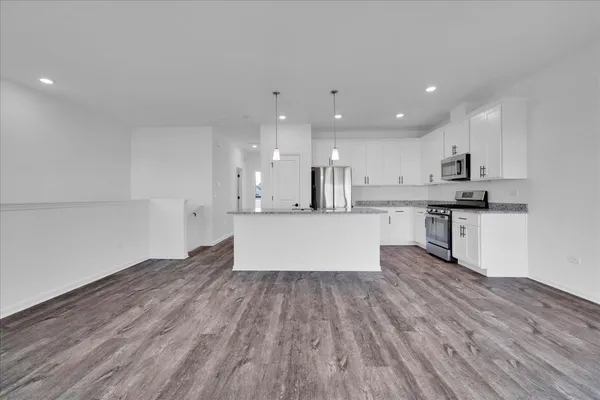 $2,650 | 4303 Chelsea Mnr Circle, Aurora, IL 60504