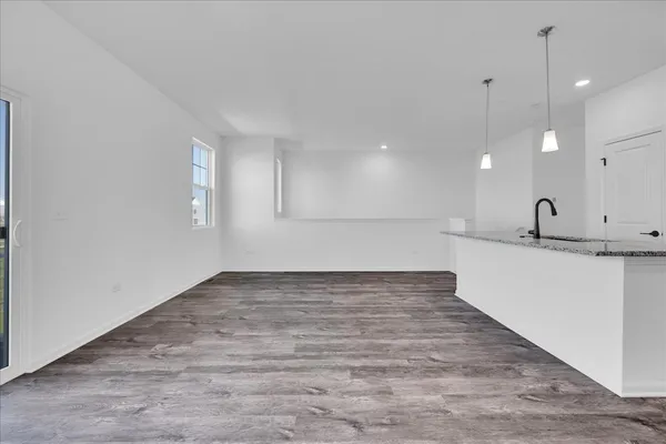 $2,650 | 4303 Chelsea Mnr Circle, Aurora, IL 60504