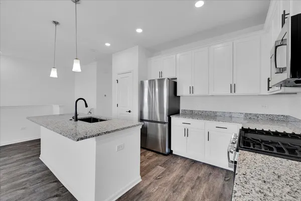 $2,650 | 4303 Chelsea Mnr Circle, Aurora, IL 60504