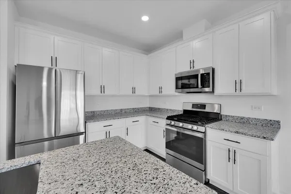 $2,650 | 4303 Chelsea Mnr Circle, Aurora, IL 60504