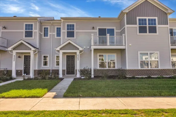 $2,650 | 4303 Chelsea Mnr Circle, Aurora, IL 60504