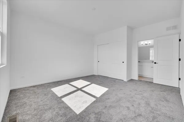 $2,650 | 4303 Chelsea Mnr Circle, Aurora, IL 60504