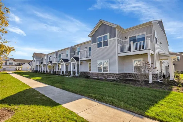 $2,650 | 4303 Chelsea Mnr Circle, Aurora, IL 60504