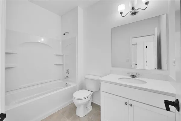 $2,650 | 4303 Chelsea Mnr Circle, Aurora, IL 60504