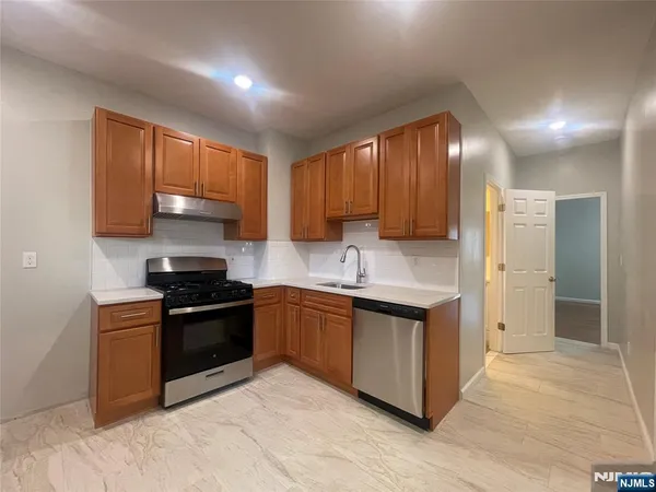 $2,400 | 51 Wilson Avenue, Unit 1L, Kearny, NJ 07032