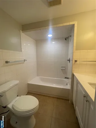 $2,400 | 51 Wilson Avenue, Unit 1L, Kearny, NJ 07032