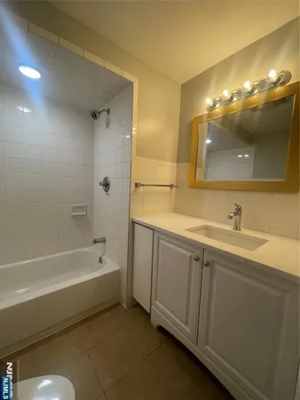 $2,400 | 51 Wilson Avenue, Unit 1L, Kearny, NJ 07032