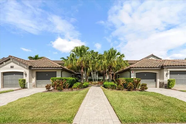 $439,000 | 5557 Palmer Circle, Unit 202, Bradenton, FL 34211