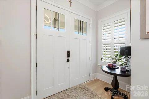 a view of entryway with livingroom