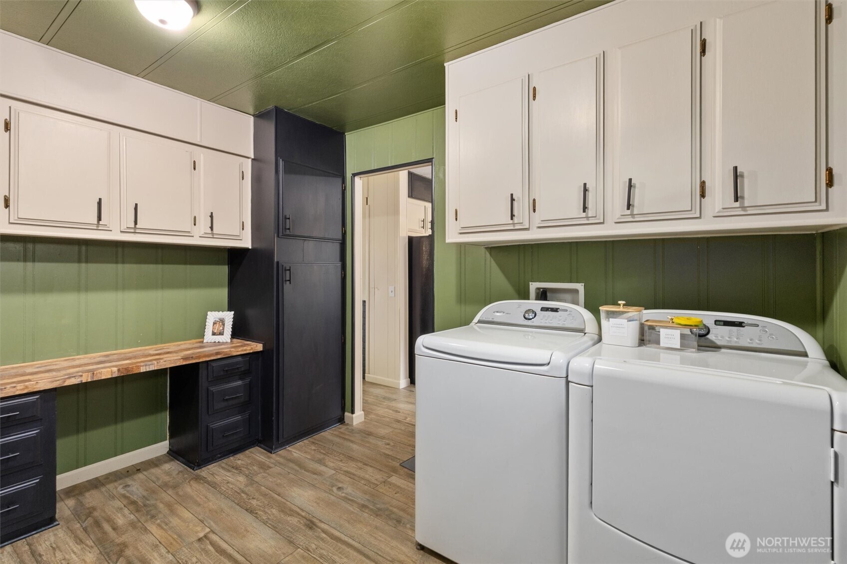 14601 Jim Creek Road Arlington, WA 98223 - Photo 21 of 35 a view of kitchen with washer and dryer