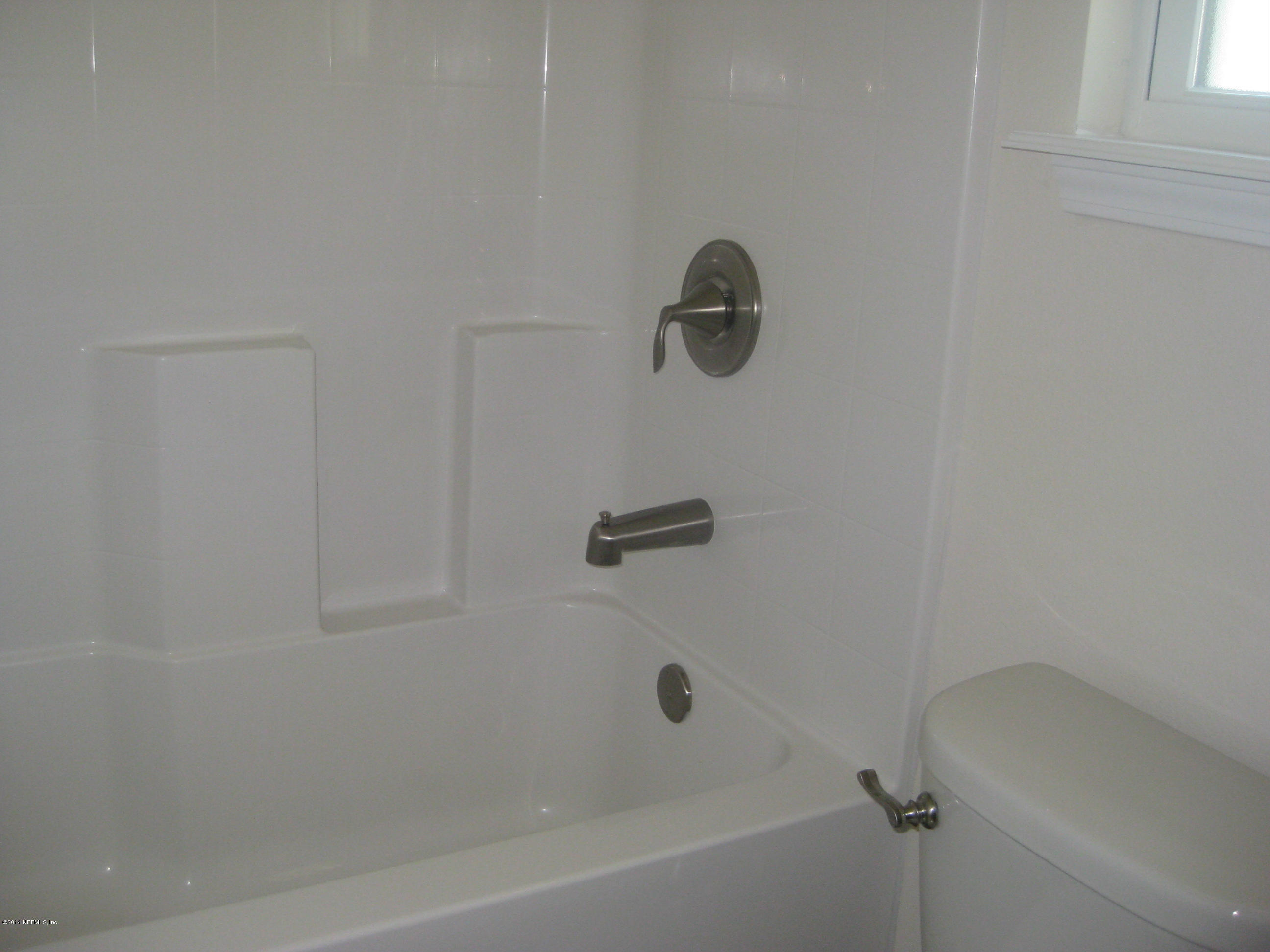 5908 Round Table Road Jacksonville, FL 32254 - Photo 15 of 23 bath w/ tub/shower combo