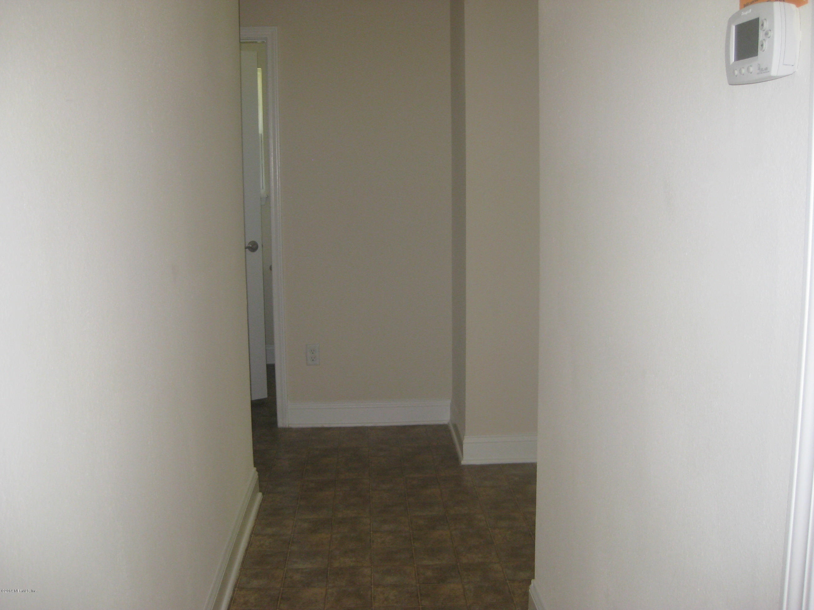 5908 Round Table Road Jacksonville, FL 32254 - Photo 18 of 23 traditional hallway