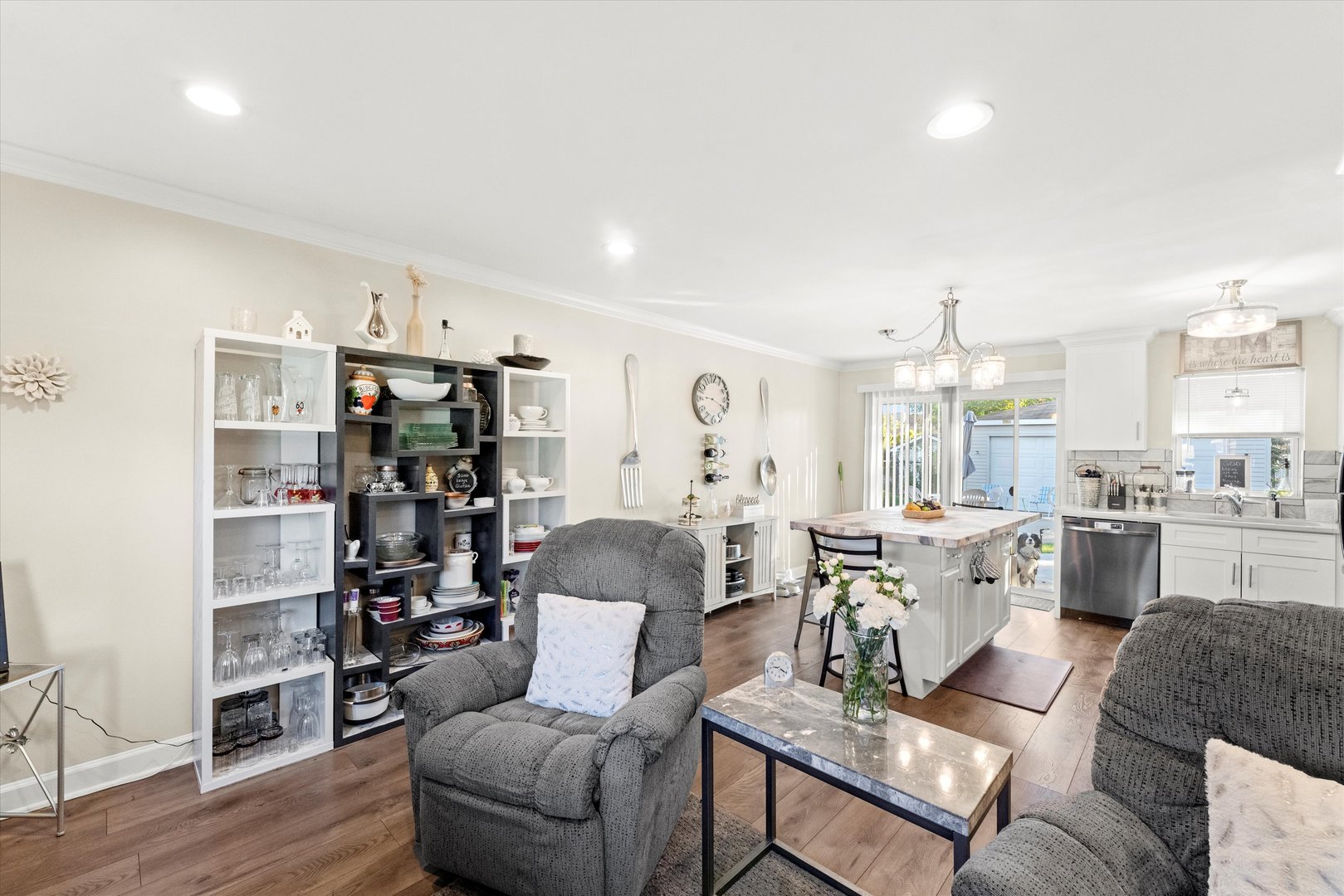 7749 South Octavia Avenue Bridgeview, IL 60455 - Photo 11 of 35 a living room with furniture and a large window