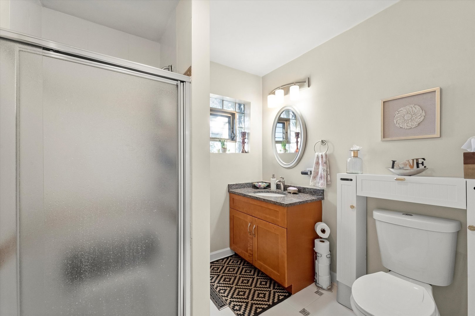 7749 South Octavia Avenue Bridgeview, IL 60455 - Photo 20 of 35 a bathroom with a toilet a sink and a mirror