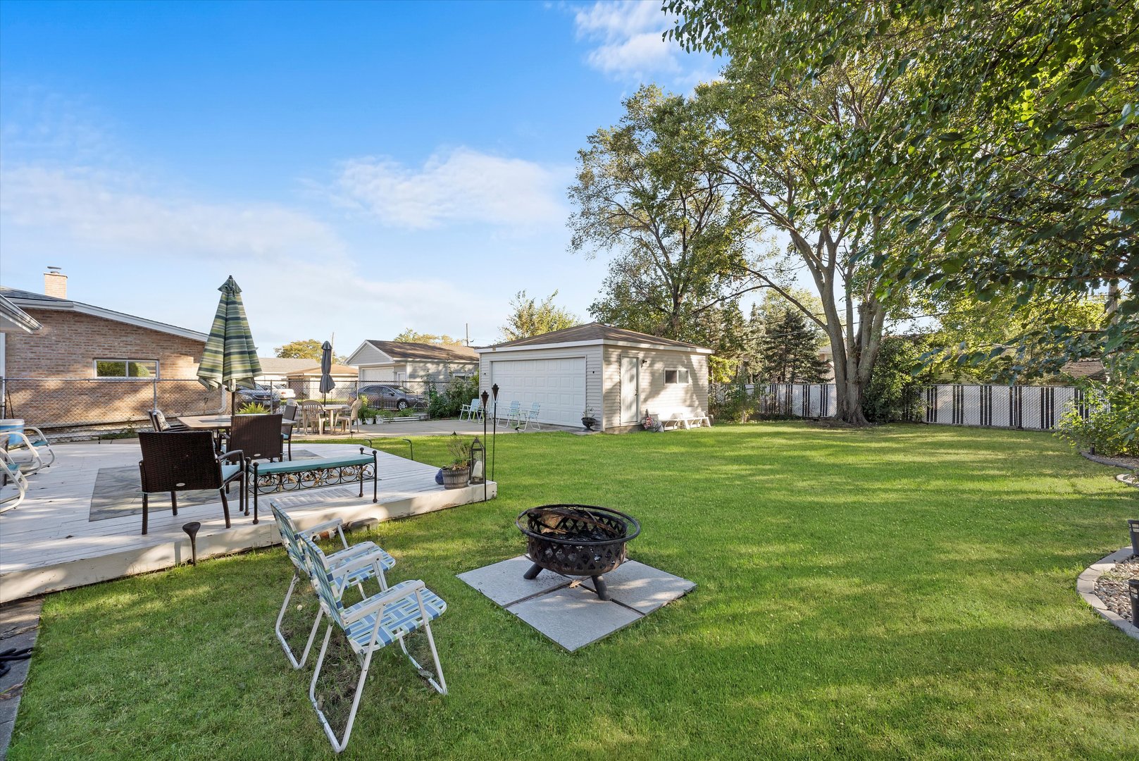 7749 South Octavia Avenue Bridgeview, IL 60455 - Photo 29 of 35 a patio with table and chairs and a big yard