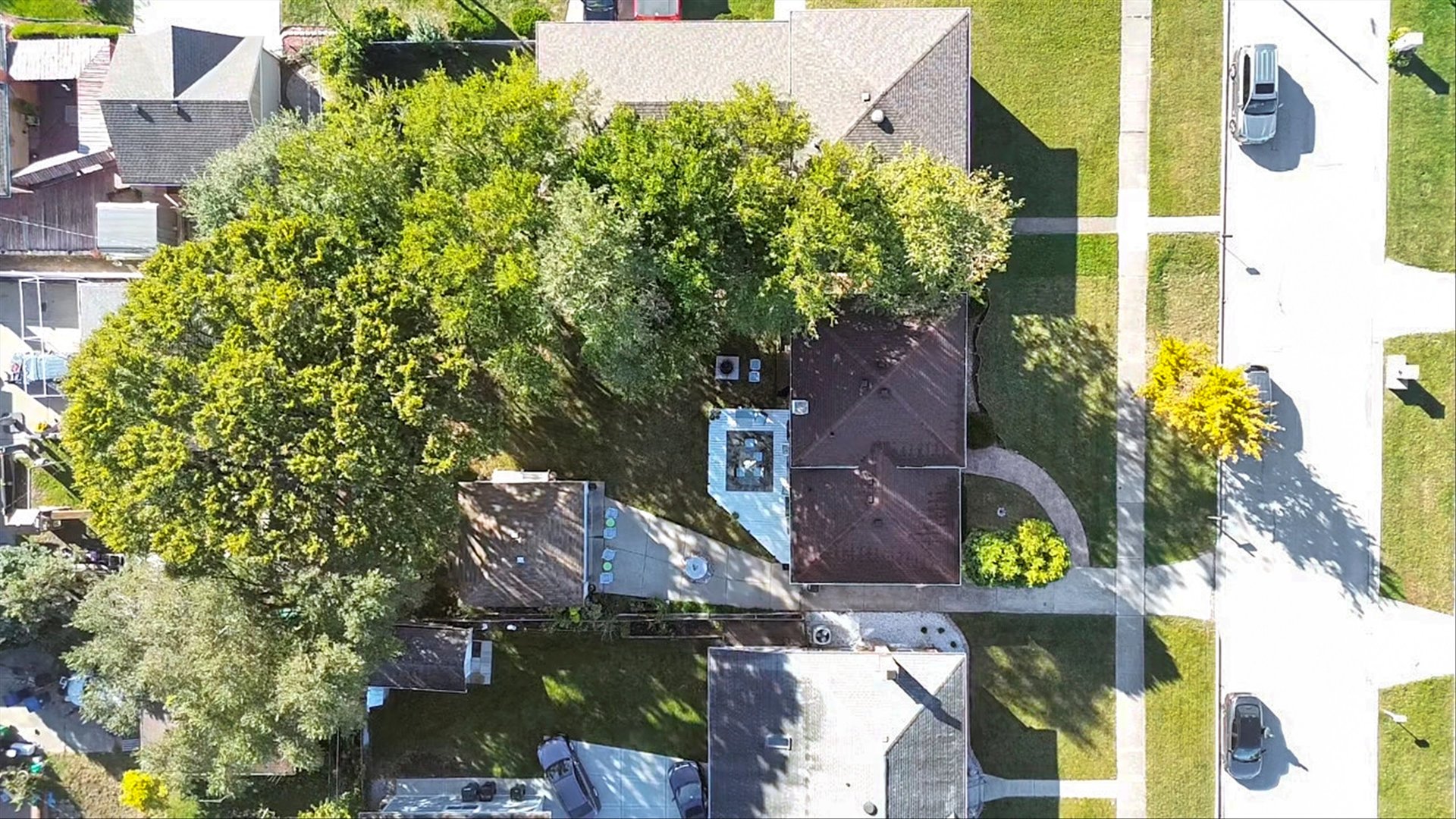 7749 South Octavia Avenue Bridgeview, IL 60455 - Photo 31 of 35 an aerial view of a house with a yard