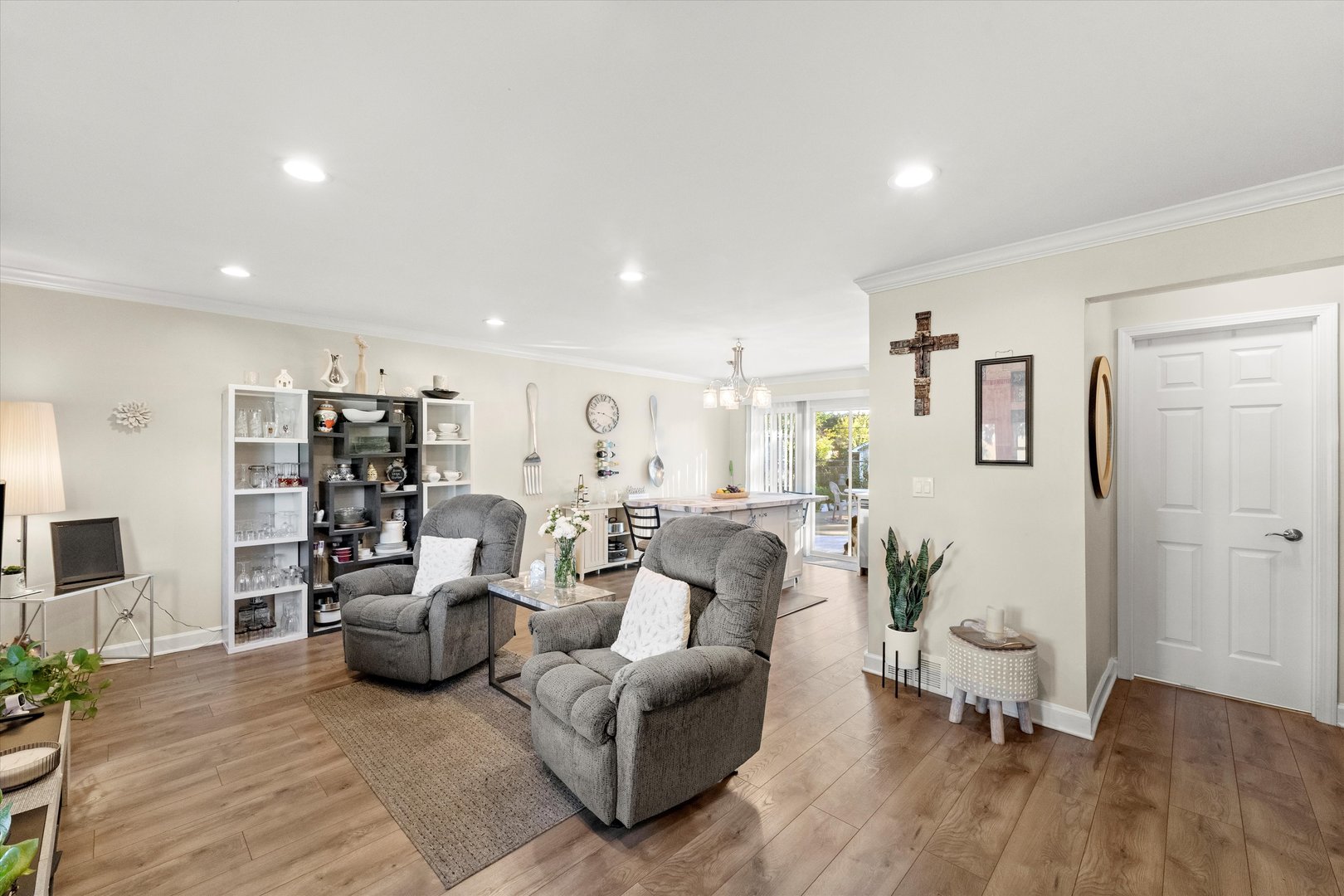 7749 South Octavia Avenue Bridgeview, IL 60455 - Photo 10 of 35 a living room with furniture and a wooden floor