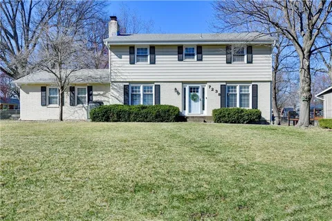 $395,000 | 7238 Flint Drive, Shawnee, KS 66203