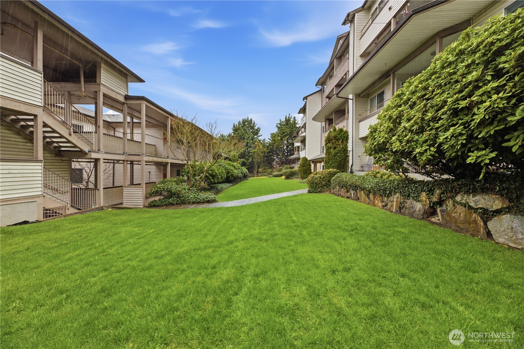 15340 Macadam Road South, Unit B206 Tukwila, WA 98188 - Photo 26 of 29 a view of an house with backyard and garden