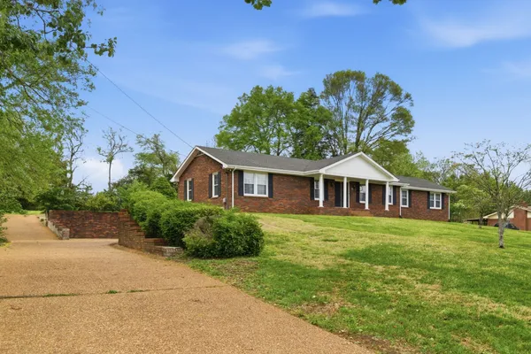 $3,100 | 124 Country Club Drive, Hendersonville, TN 37075