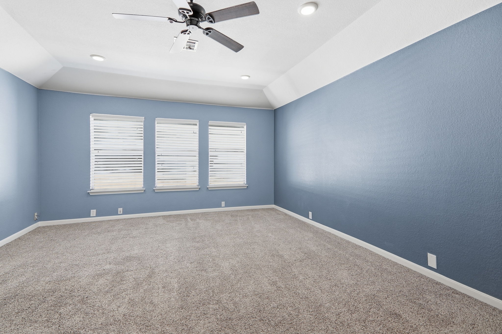 2157 Paradise Ridge Drive Round Rock, TX 78665 - Photo 26 of 34 LARGE flex space upstairs. Perfect for media room, game room, play room, office, workout room or 6th bedroom!