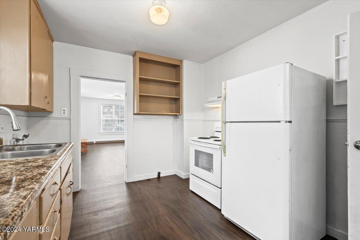 710 East Walnut Street Yakima, WA 98901 - Photo 12 of 15 a kitchen with stainless steel appliances a refrigerator and a stove top oven